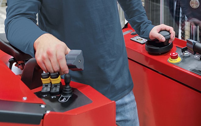double control levers facilitate reverse travel on the linde e10