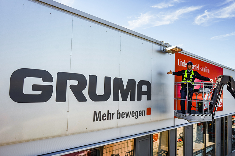 GRUMA More move lettering on exterior facade