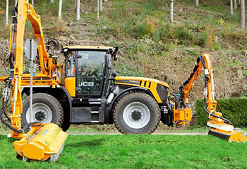 The JCB Fastrac mowing a grass strip