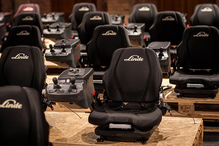 Linde seat cover black with console