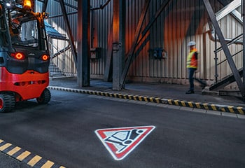 Linde Truck Spot Lager Sicherheit Arbeitsschutz