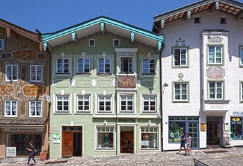 Forklift rent Bad Tölz facade historical building