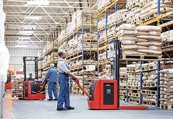 Preview image Linde high lift truck L16 with lithium ion battery pack