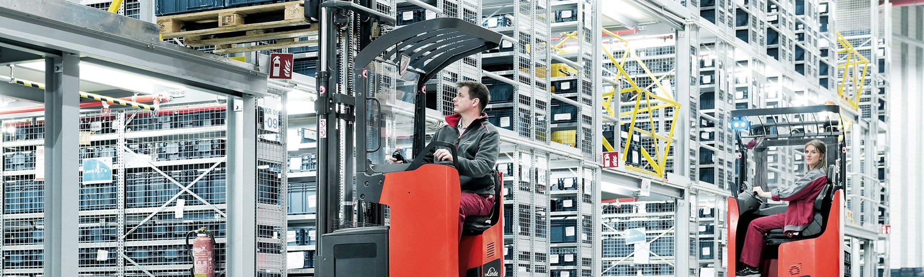 Transporting goods in the warehouse with reach trucks from Linde